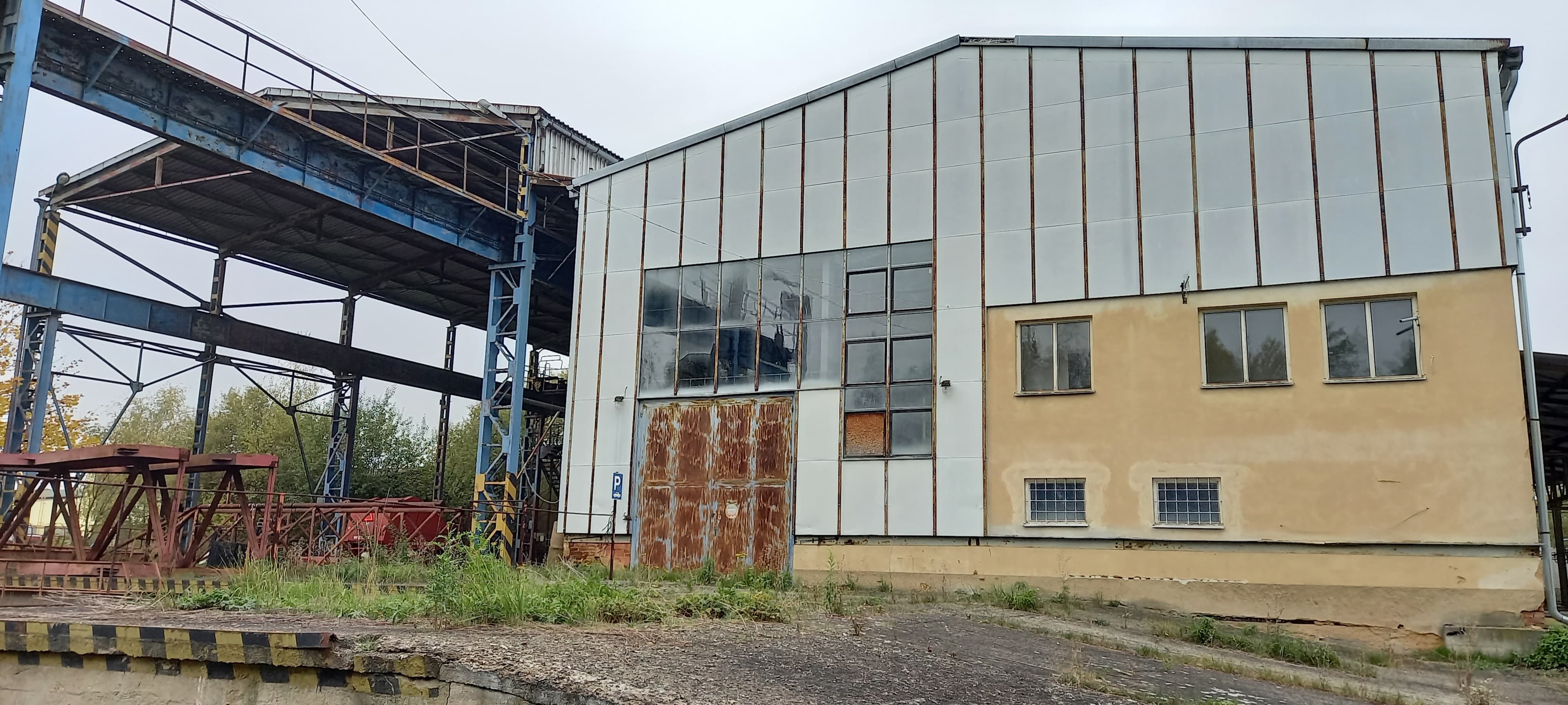 Skladová hala s mostovým jeřábem a vlečkou - Nýřany